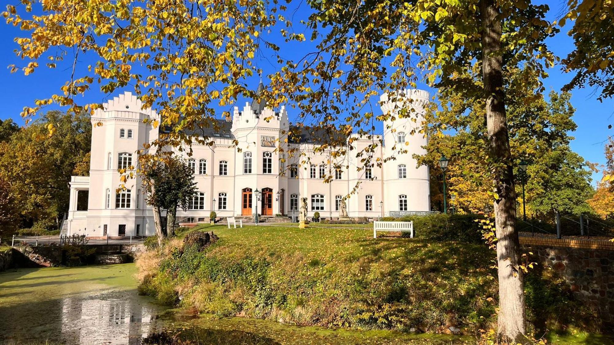 Schloss *